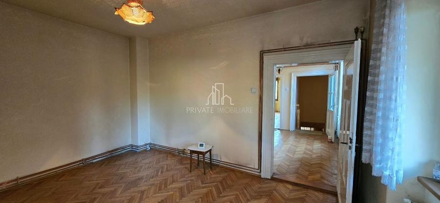 Casă individuală cu 5 camere cu Canalizare în Central