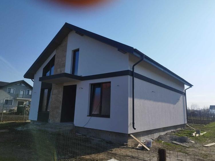 Casă cu 3 camere în Dancu