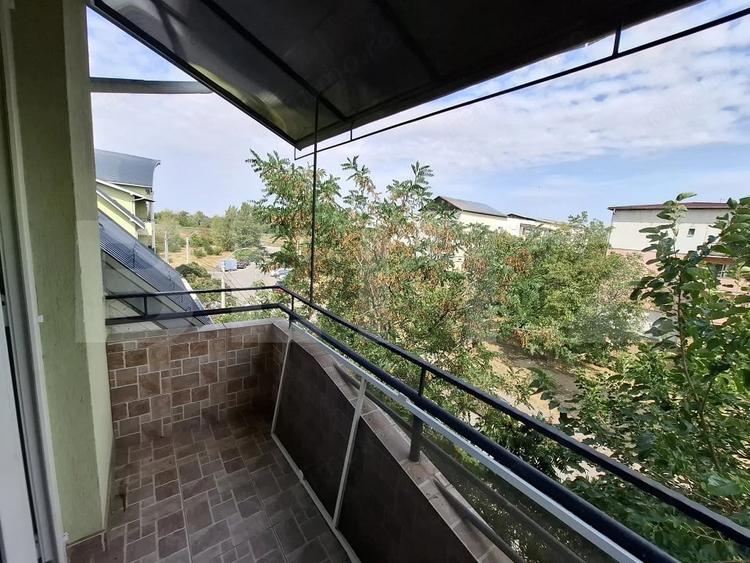 Apartament cu 3 camere de vanzare,zona Micro 16 - 19