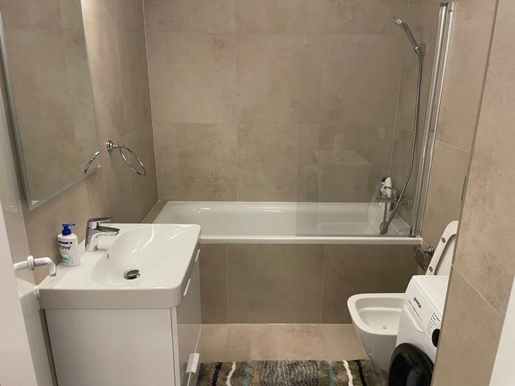 Apartament cu 3 camere semidecomandat în Theodor Pallady