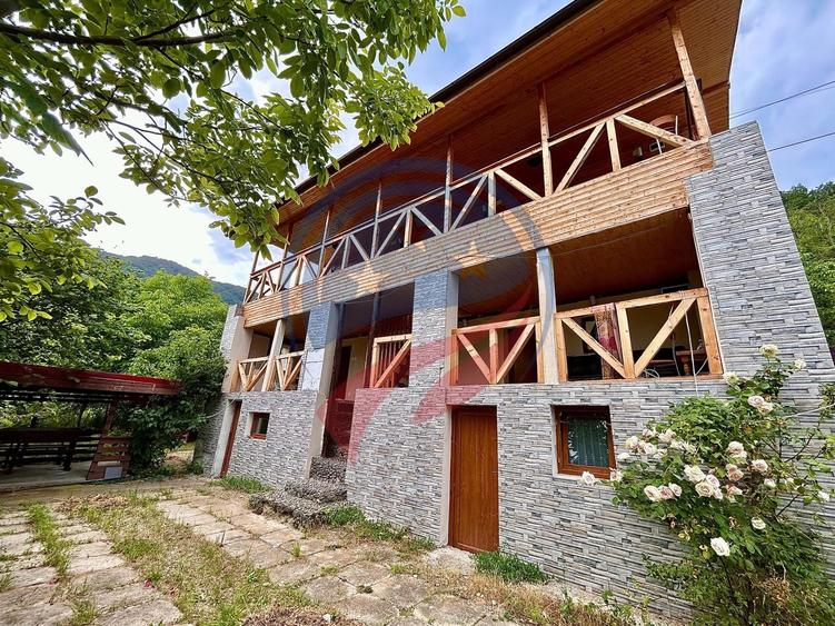 Casă individuală cu 4 camere cu Canalizare în Dubova