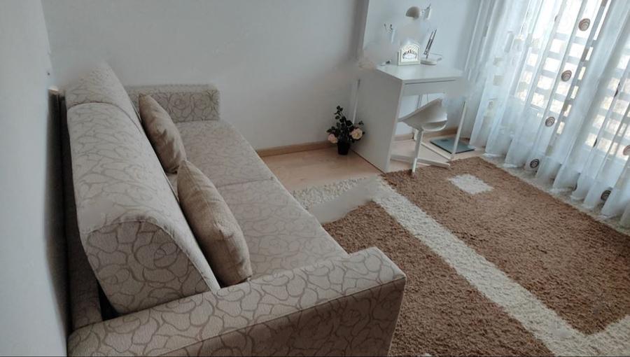Apartament cu 3 camere semidecomandat în P-ța Muncii