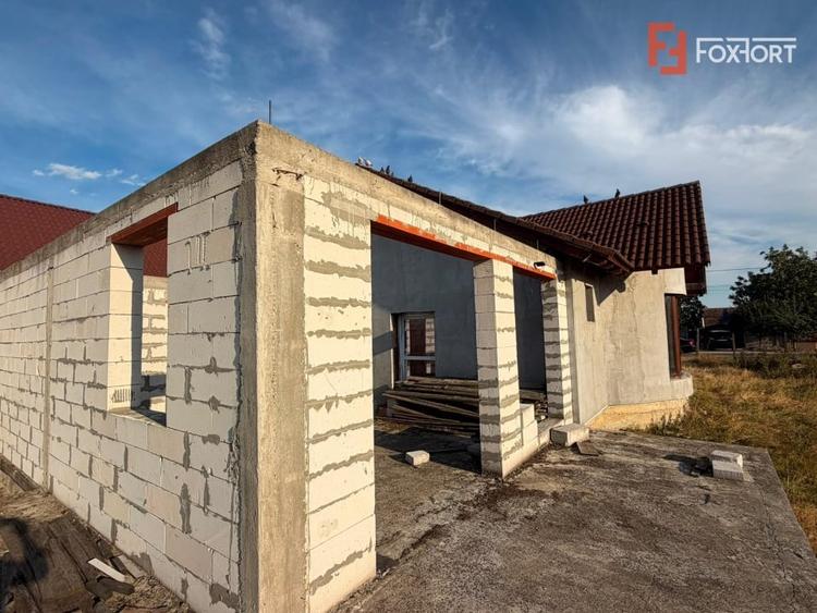 Casă individuală cu 3 camere cu Canalizare în Recaș