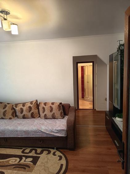 Apartament cu 2 camere semidecomandat în Strejnicu