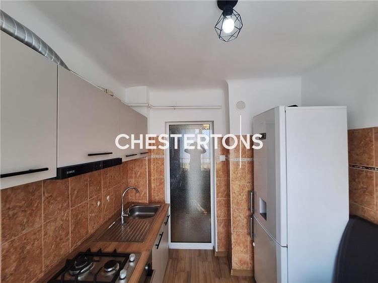 Apartament cu 3 camere semidecomandat în Independenței