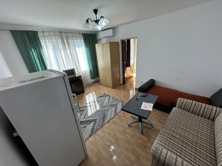 Apartament cu 2 camere semidecomandat, mobilat în Circumvalațiunii