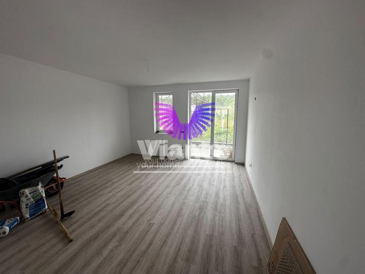 Duplex cu 5 camere cu Canalizare în Exterior Vest