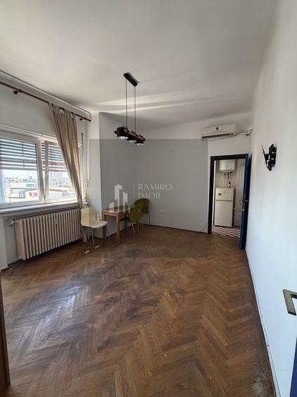 Garsonieră decomandată în P-ța Romană