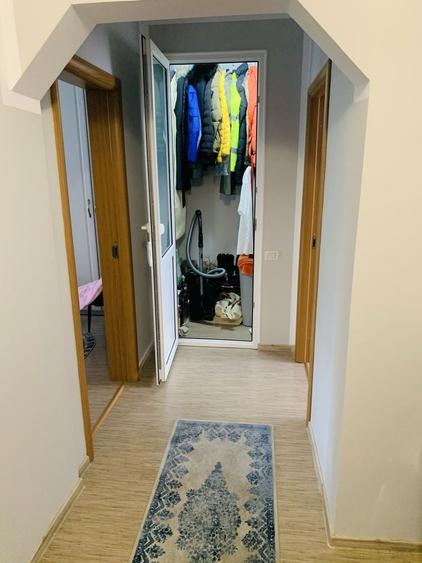Apartament cu 3 camere semidecomandat în Dărmănești