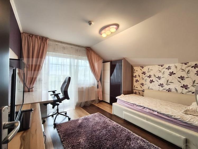Casă individuală cu 6 camere decomandat cu Canalizare în Sânmartin