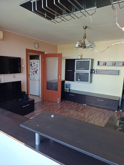 Apartament cu 3 camere semidecomandat în Drumul Taberei