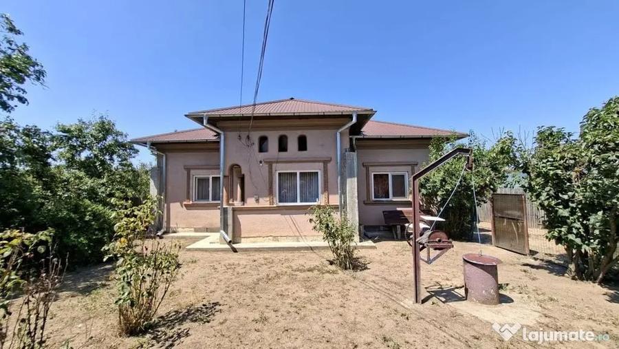 Casă cu 3 camere cu Teren 1667 Mp în Teiu