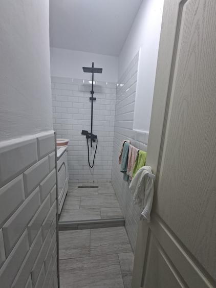 Apartament cu 3 camere semidecomandat în Colentina