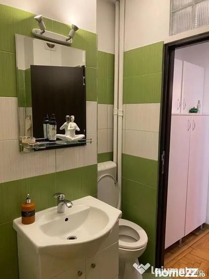 Apartament cu 3 camere semidecomandat în Calea Victoriei