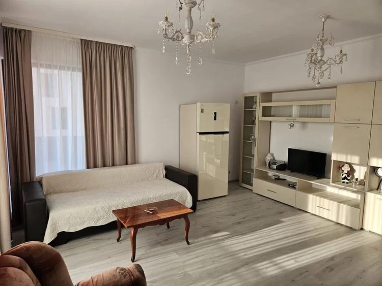 Apartament cu 2 camere decomandat, mobilat în Far