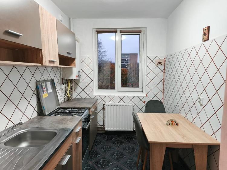 Apartament cu 2 camere semidecomandat, mobilat în Micro III