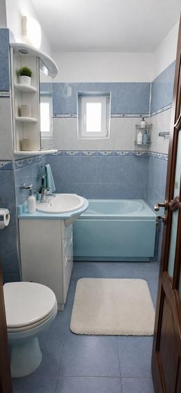 Apartament cu 4 camere decomandat în Banca Națională