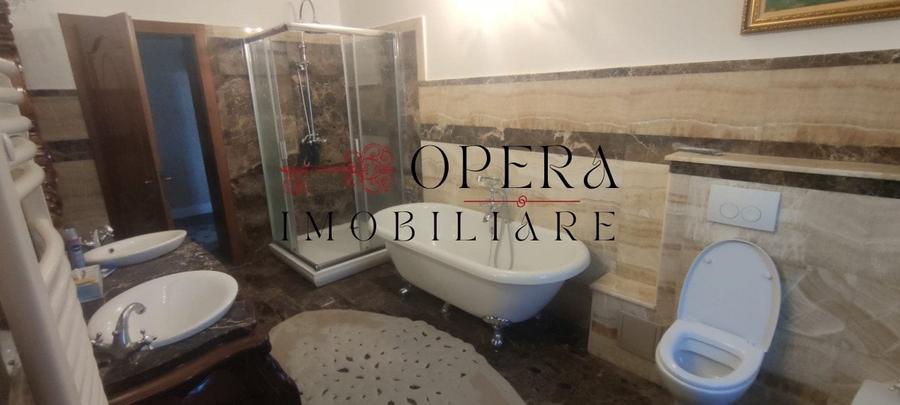 Casă individuală cu 8 camere cu Canalizare în Moara de Vânt