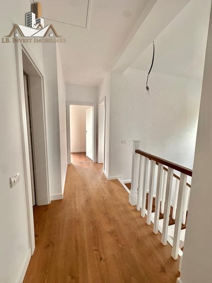 Duplex cu 5 camere cu Canalizare în Dumbrăvița
