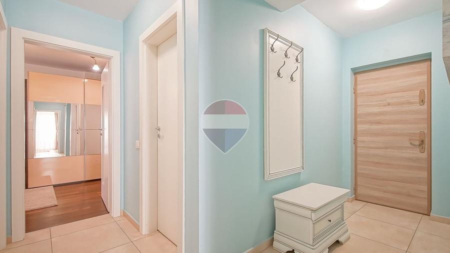 Apartament cu 3 camere decomandat, mobilat în Tractorul