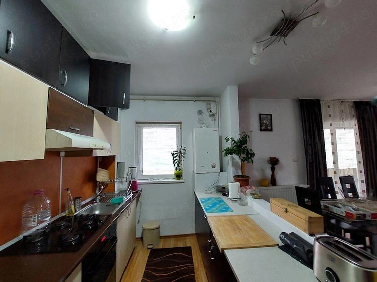 Apartament cu 3 camere decomandat în Florești