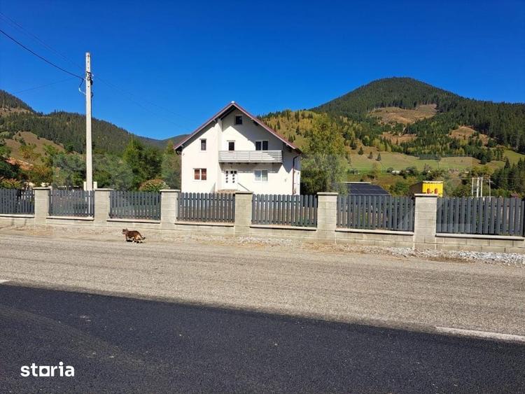 Casă cu 8 camere cu Teren 20000 Mp în Frumosu