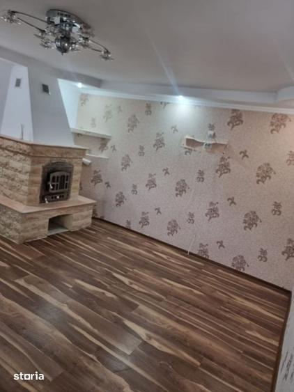 Casă cu 6 camere cu Teren 1724 Mp în Adâncata