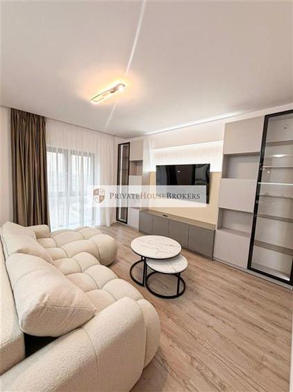 Apartament cu 3 camere semidecomandat, mobilat în Pipera