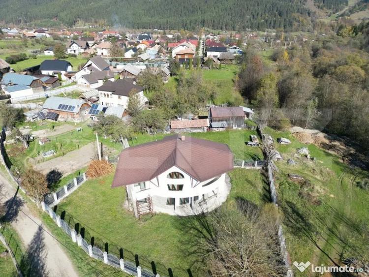 Casă cu 5 camere cu Teren 829 Mp în Central