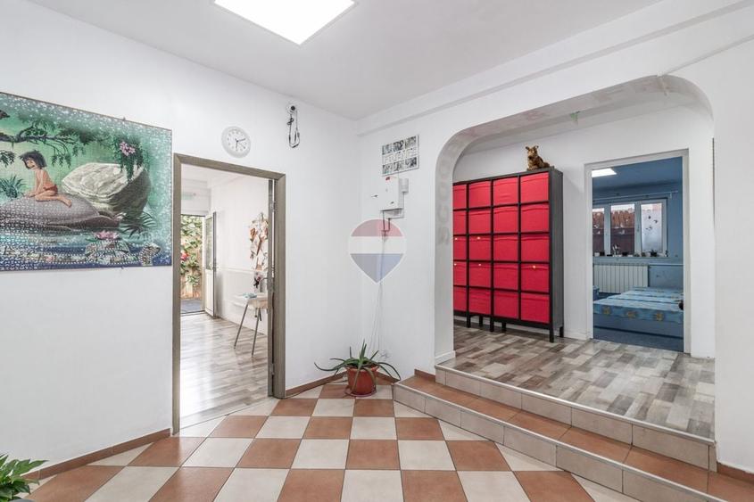 Casă individuală cu 7 camere cu Teren 250 Mp în Drumul Taberei