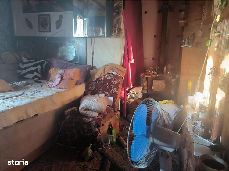 Casă cu 3 camere în Novaci