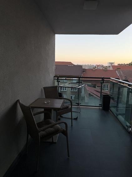 Apartament cu 2 camere decomandat în Exterior Vest