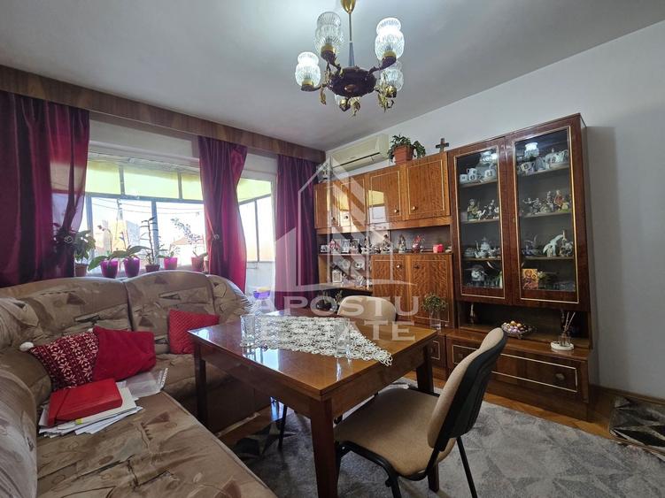 Apartament de vanzare cu 4 camere, centrala proprie, Dacia, Timisoara - 1