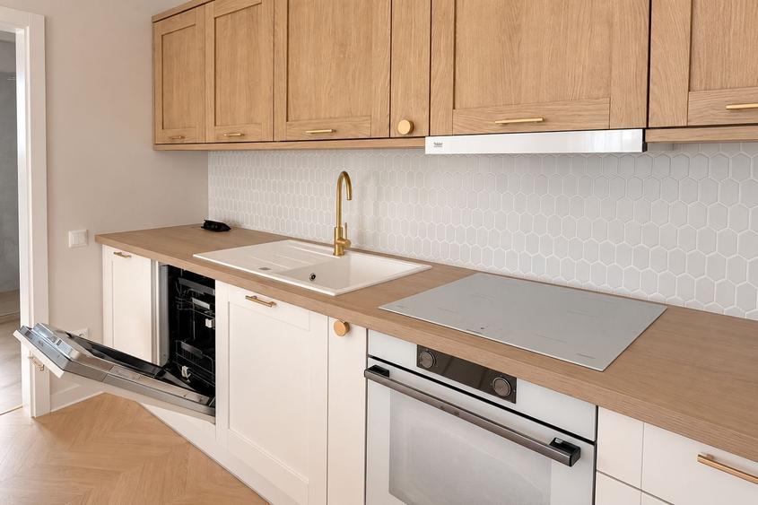 Apartament cu 2 camere semidecomandat, mobilat în Florești