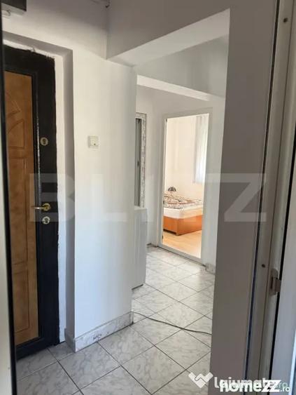 Apartament cu 3 camere decomandat în Micro 4