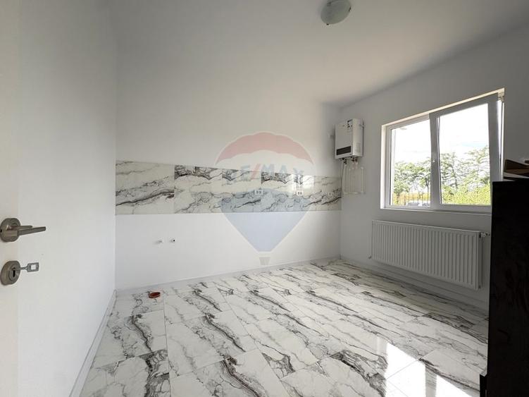Casă cu 3 camere cu Teren 245 Mp în Valu lui Traian