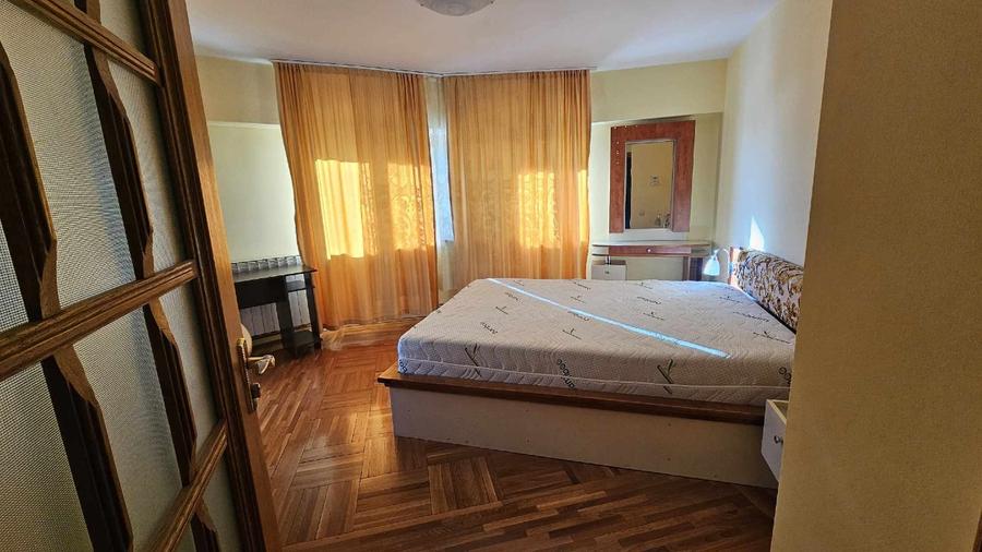 Apartament cu 3 camere decomandat în Gară
