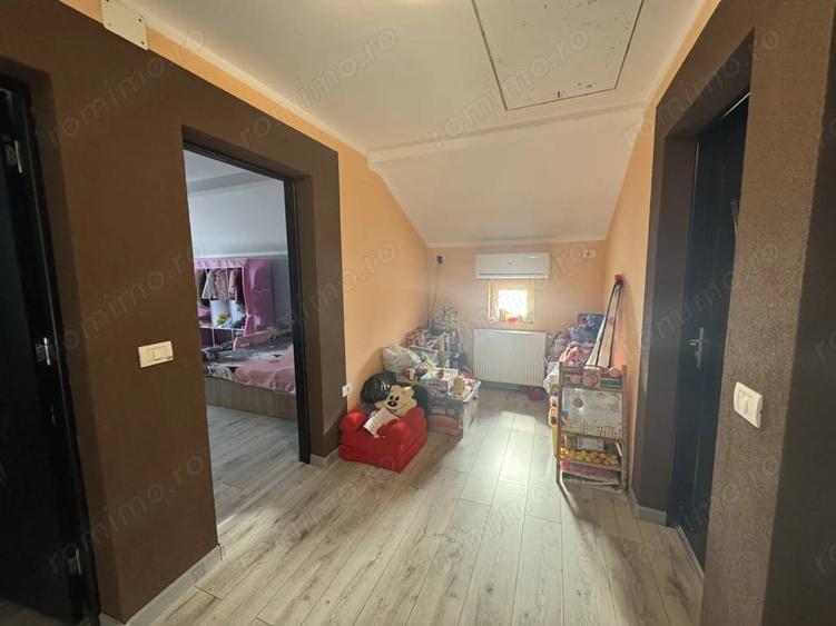 Casă cu 4 camere cu Teren 500 Mp în Sânmihaiu Român