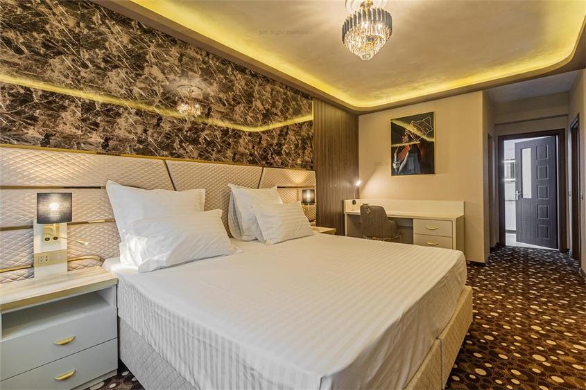 Apartament cu 4 camere decomandat, mobilat în Tractorul