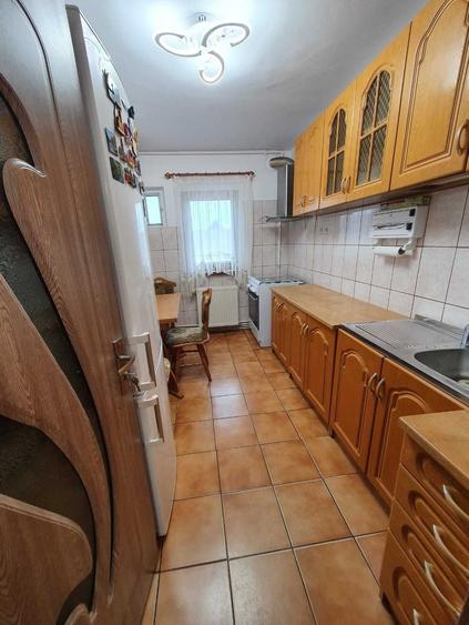 Inchiriez Apartament cu 3 camere decomandate etaj 1/4 - 2