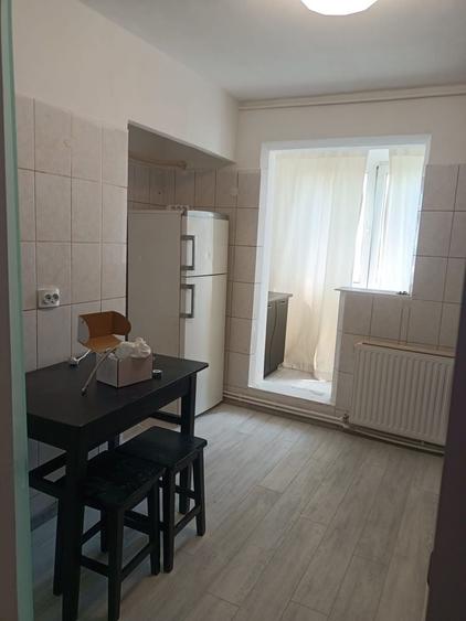 Apartament cu 2 camere decomandat în Apărătorii Patriei