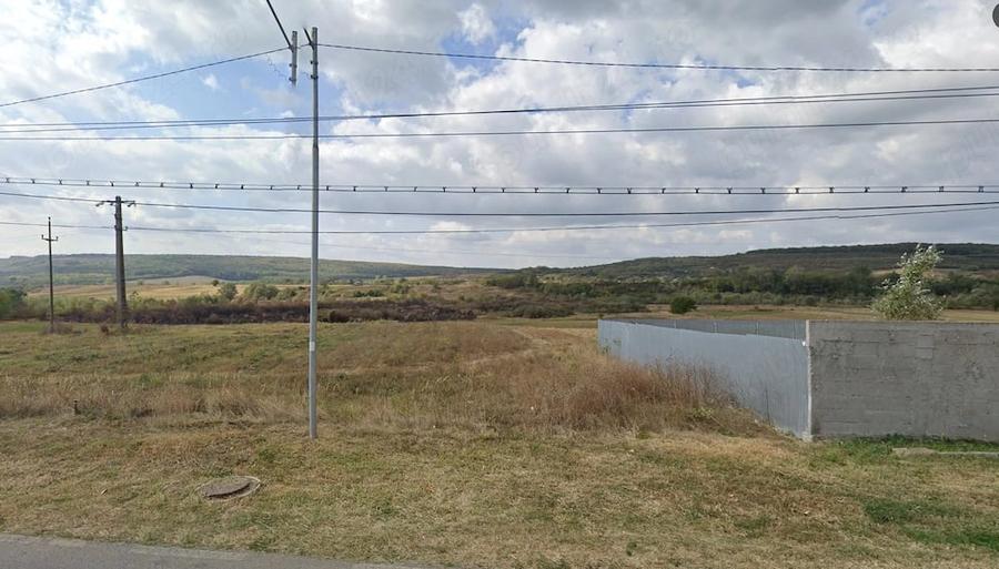 Teren de 2472 mp, în Plavia