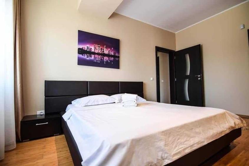 Apartament cu 3 camere decomandat în Exterior Vest