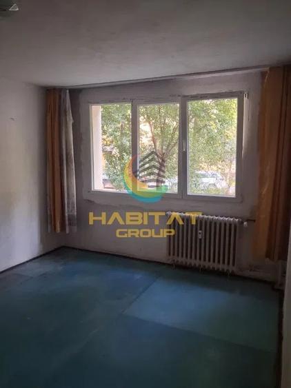 Apartament cu 3 camere semidecomandat în P-ța Reșița