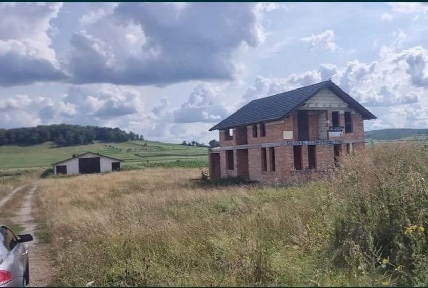 Casă cu 4 camere cu Teren 12000 Mp în Cepari