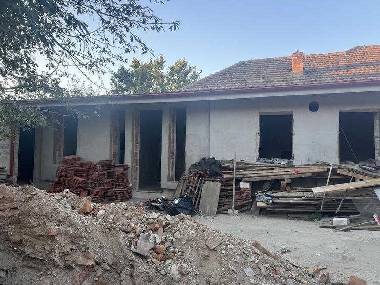 Casă cu 4 camere în Central