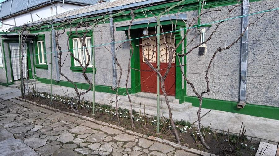 Casă cu 4 camere în Lacu Dulce