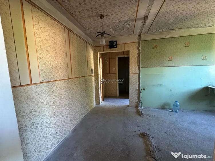 Apartament cu 3 camere semidecomandat în Central