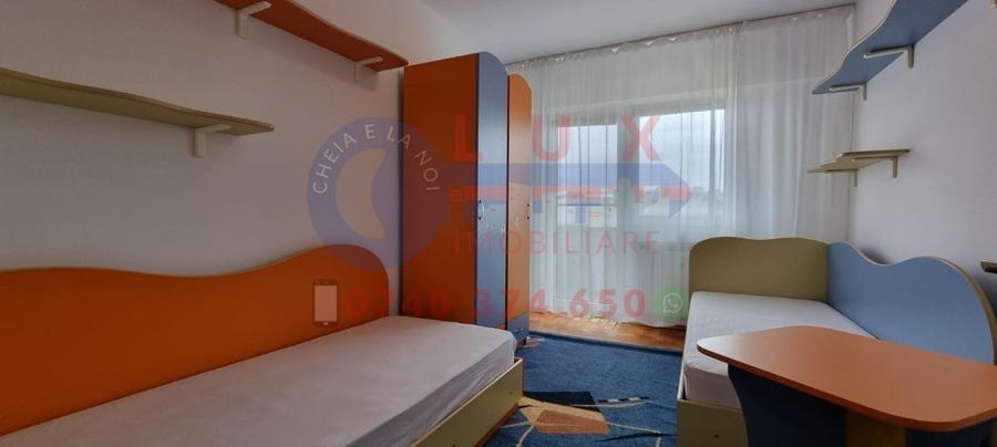 Apartament cu 3 camere decomandat în Piața Nouă
