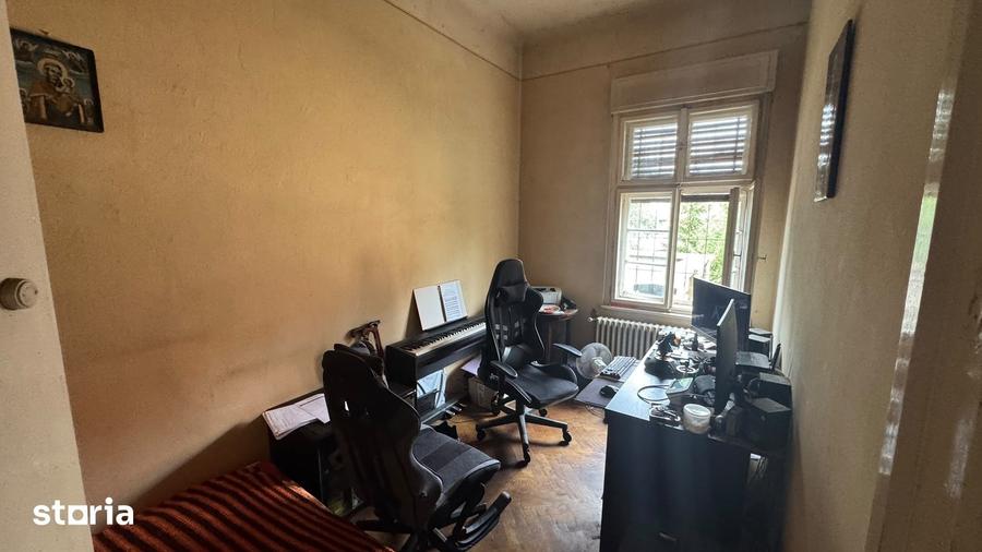 Apartament cu 5 camere în Sub Arini